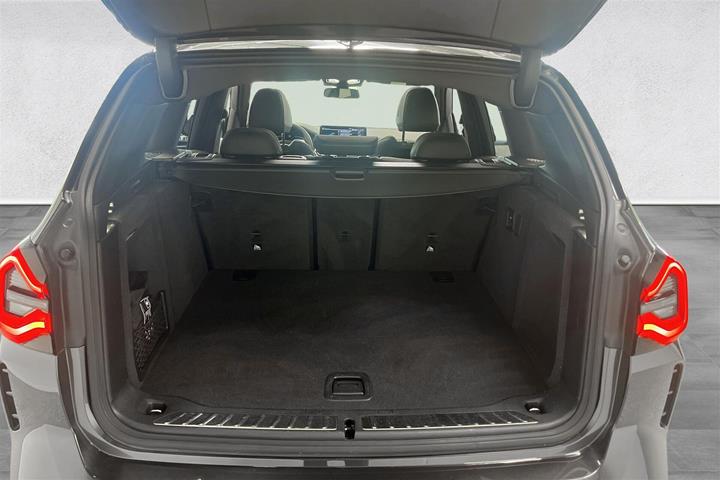 Grå BMW iX3 fra 2022