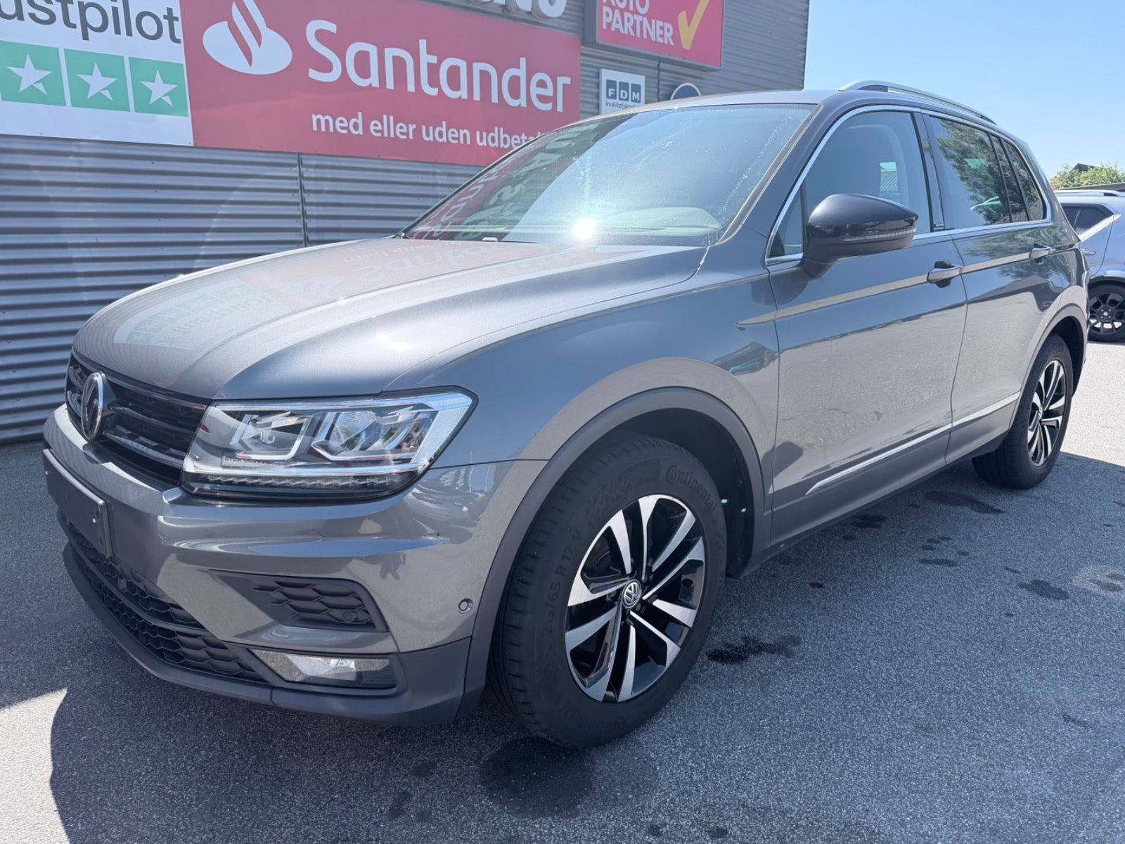 Grå VW Tiguan fra 2020