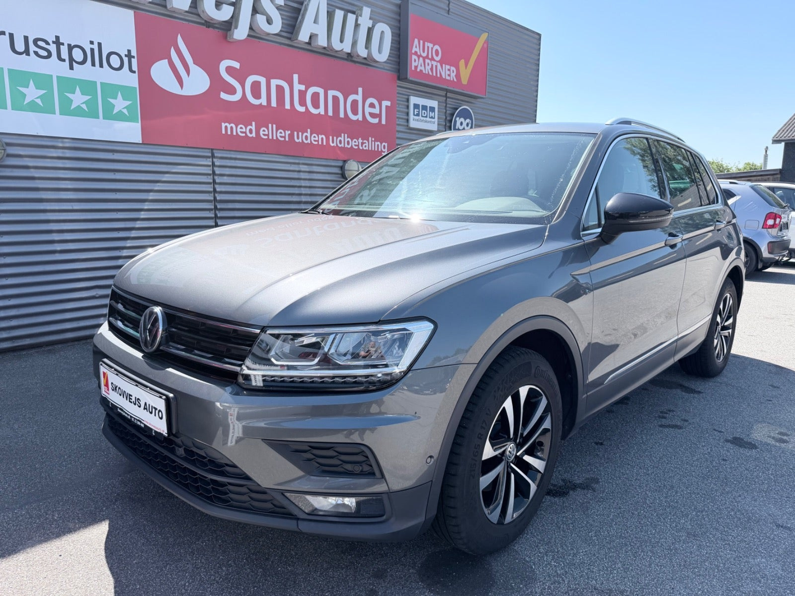 Grå VW Tiguan fra 2020