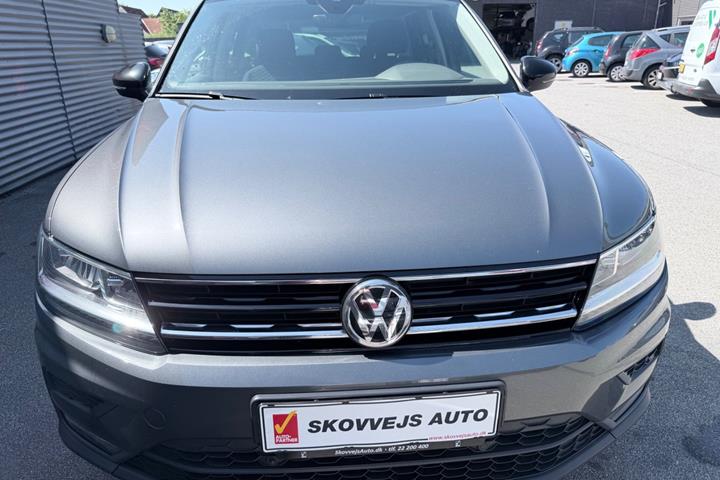 Grå VW Tiguan fra 2020