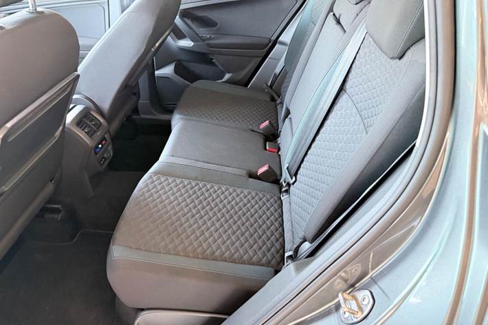 Grå VW Tiguan fra 2020