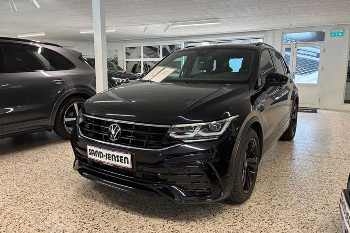 Sort VW Tiguan fra 2022 set udefra