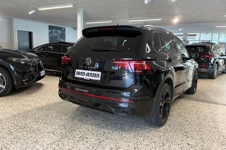 Sort VW Tiguan fra 2022