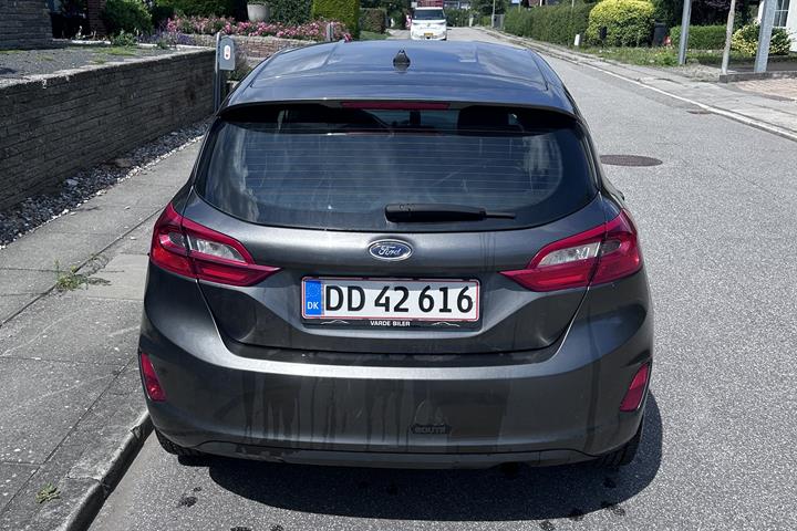 Grå Ford Fiesta fra 2017