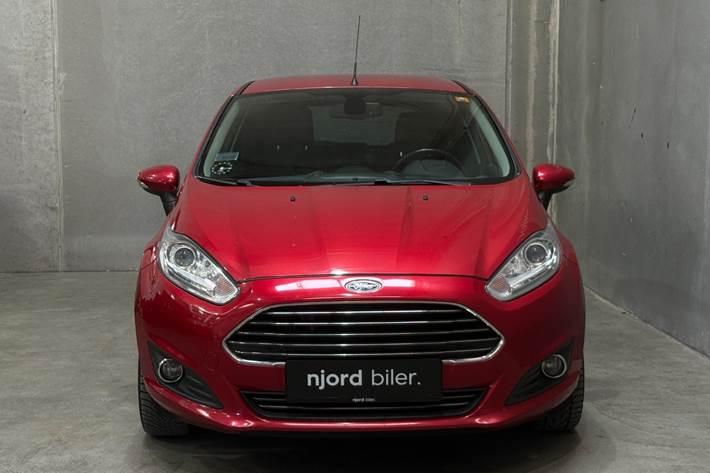 Rød Ford Fiesta fra 2015