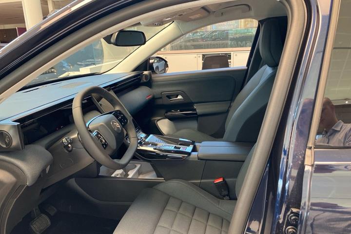 Blå Citroën ë-C5 Aircross fra 2025