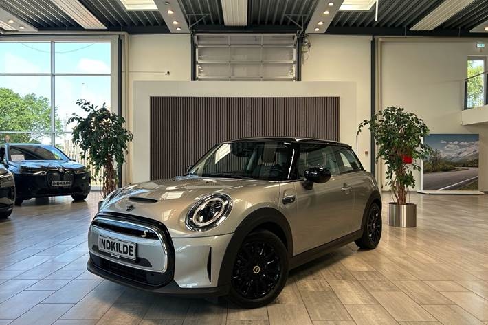 Sølv Mini Cooper fra 2023