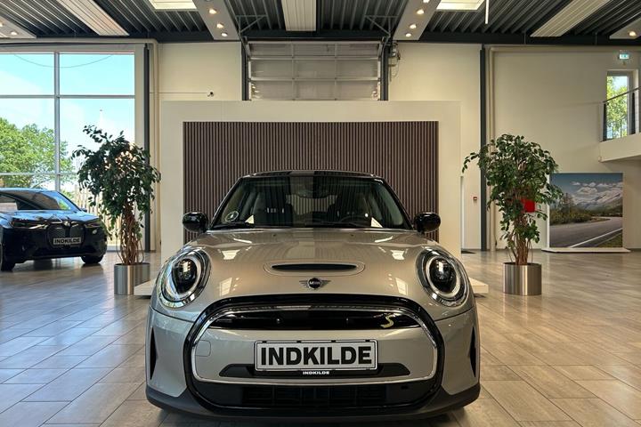 Sølv Mini Cooper fra 2023