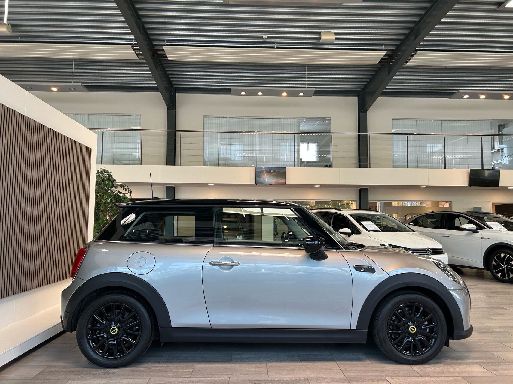 Sølv Mini Cooper fra 2023