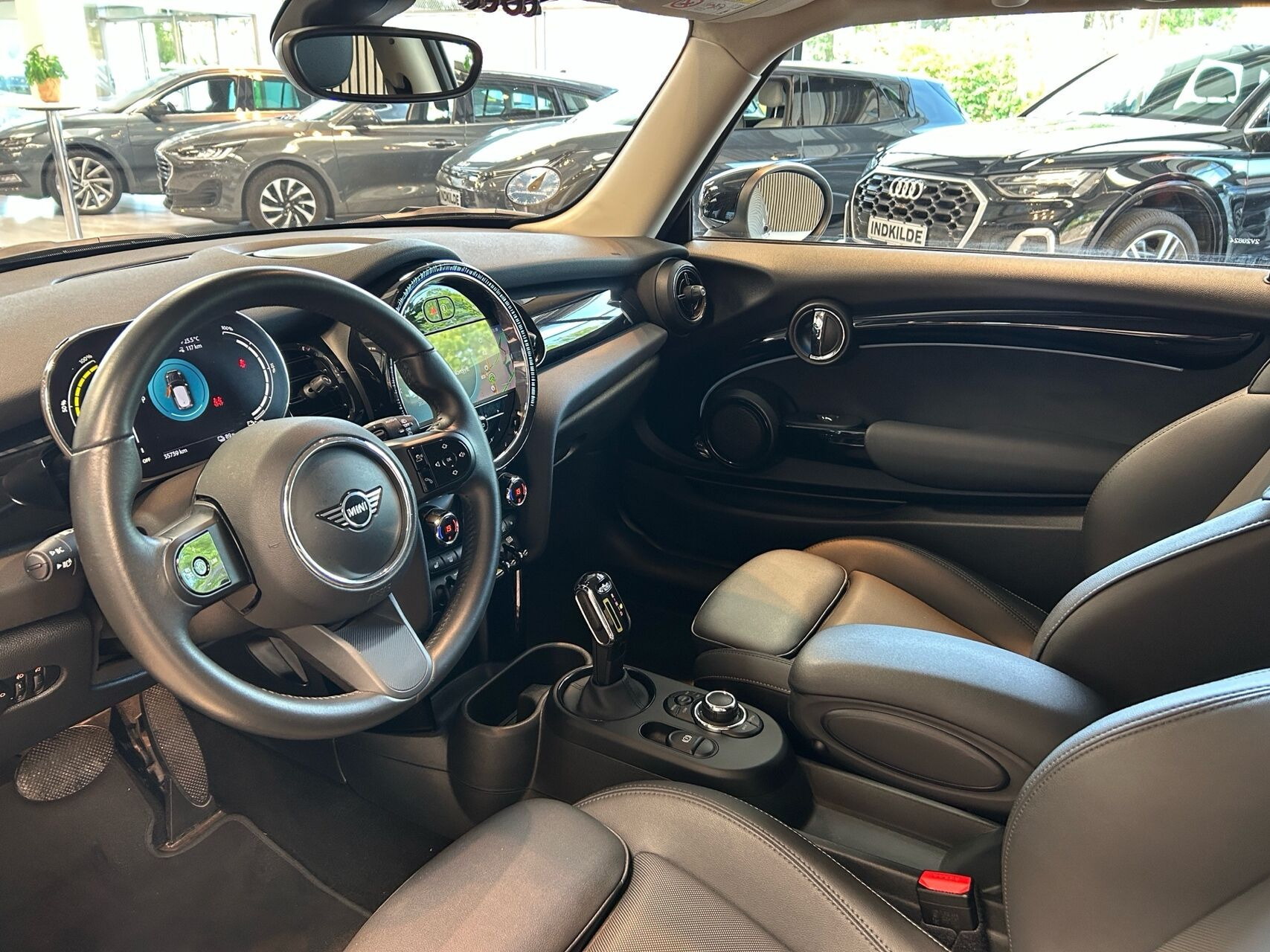 Sølv Mini Cooper fra 2023