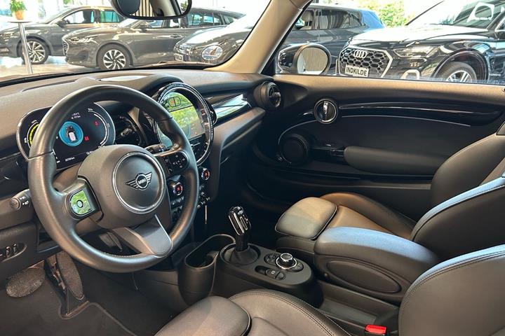 Sølv Mini Cooper fra 2023