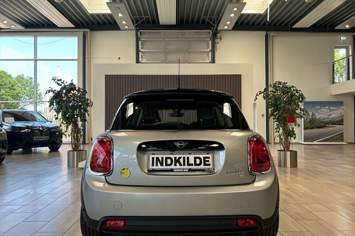 Sølv Mini Cooper fra 2023