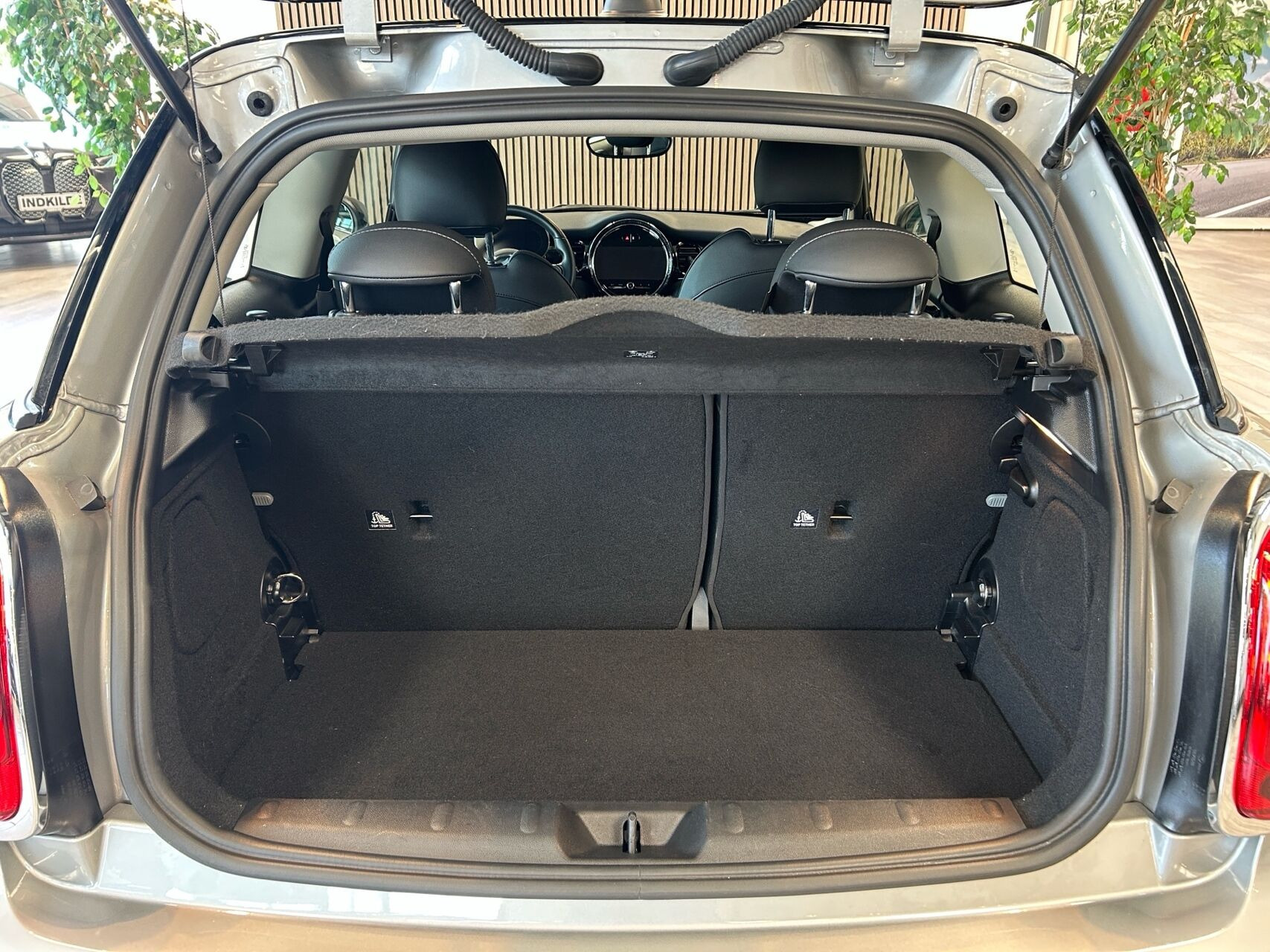 Sølv Mini Cooper fra 2023