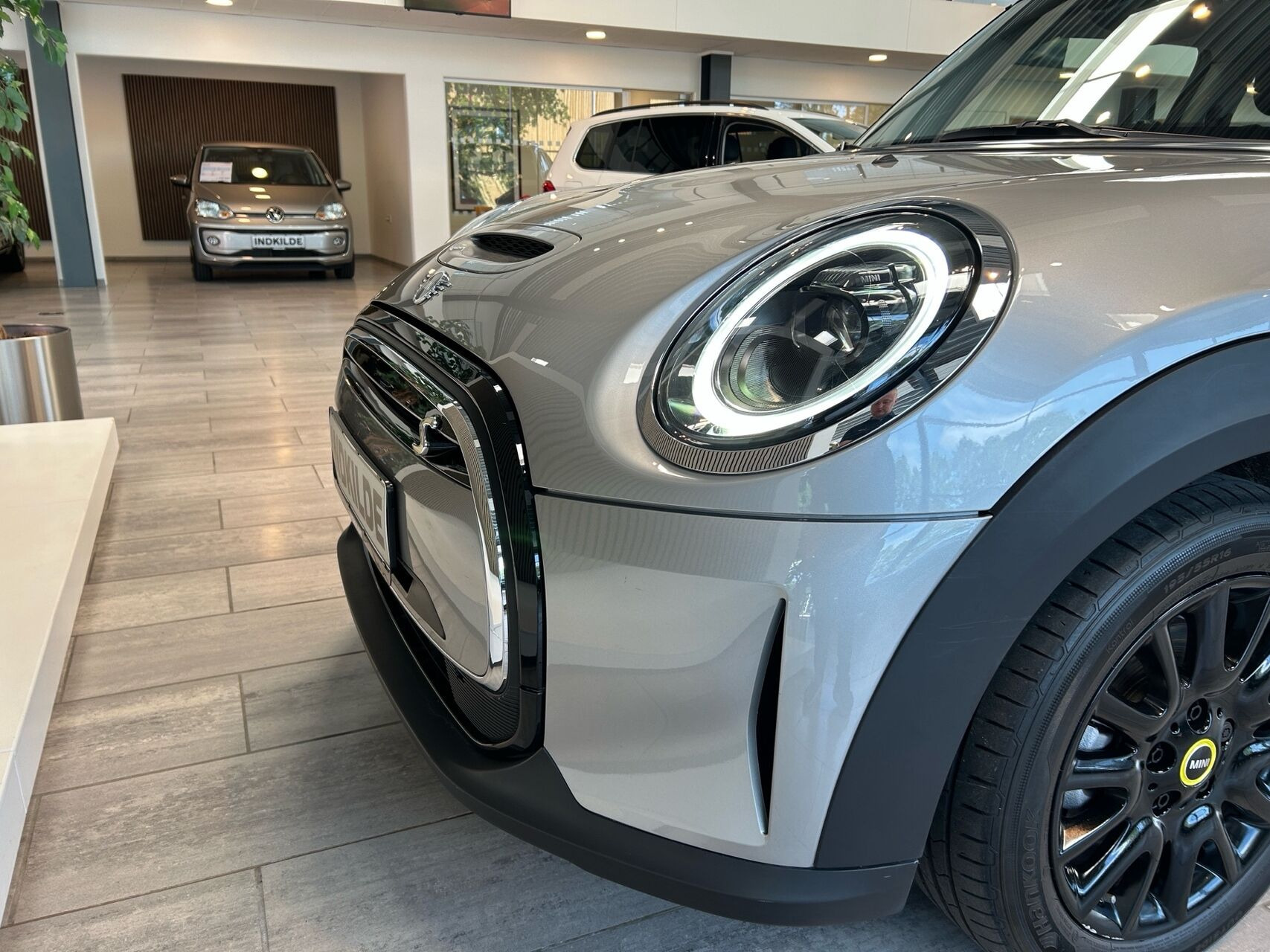 Sølv Mini Cooper fra 2023