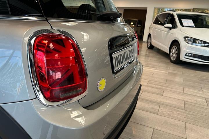Sølv Mini Cooper fra 2023