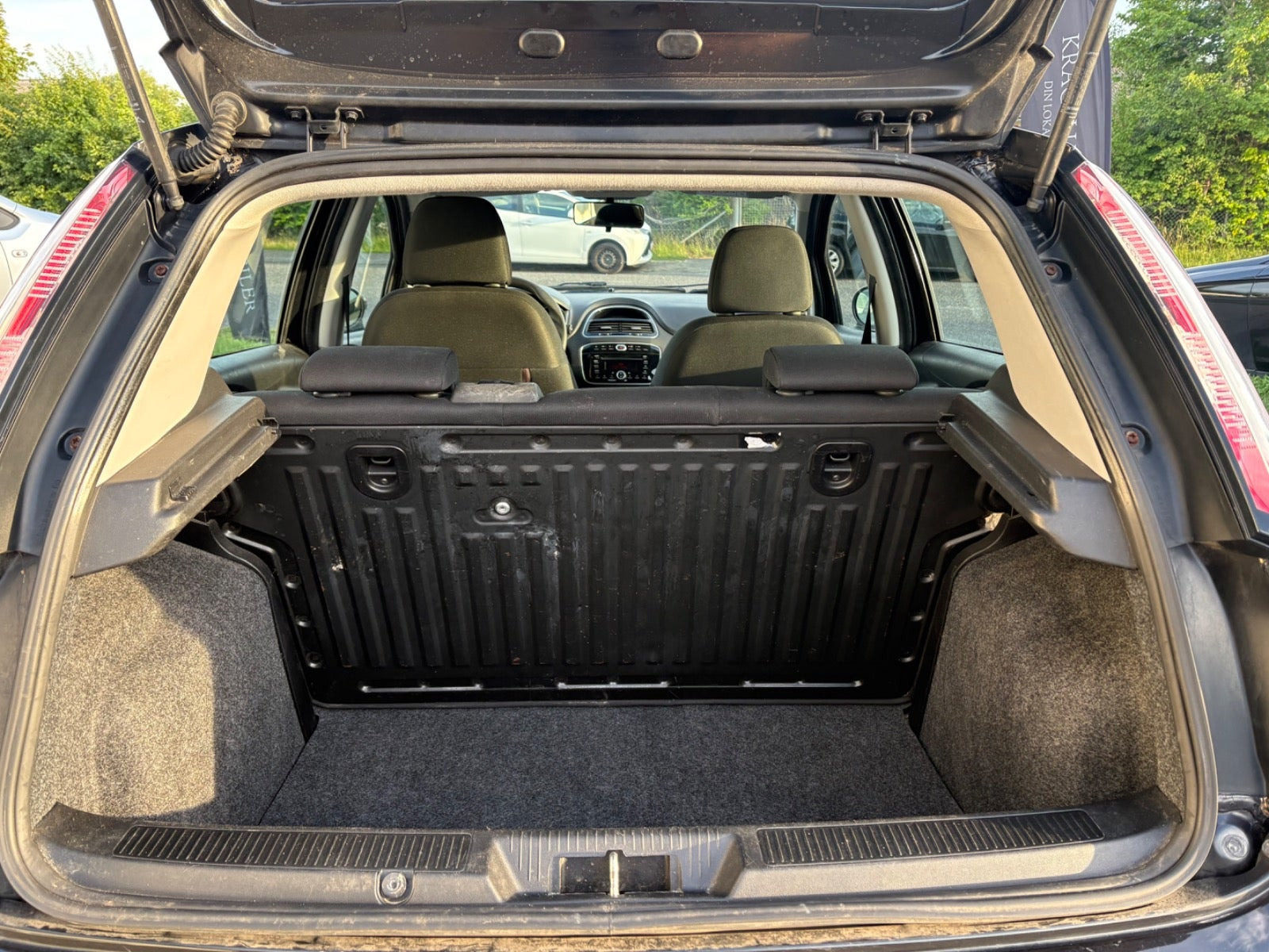Grøn Fiat Punto fra 2014