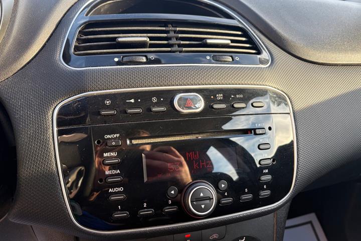 Grøn Fiat Punto fra 2014
