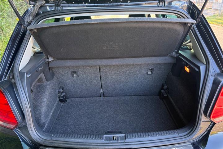 Grøn VW Polo fra 2013