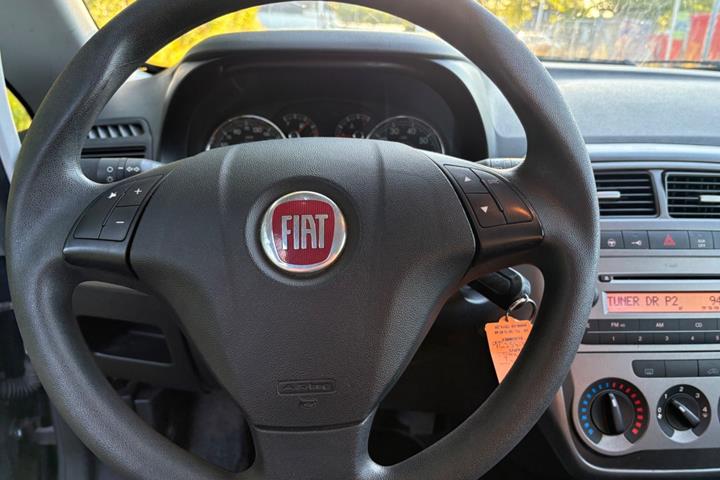 Grøn Fiat Punto fra 2012
