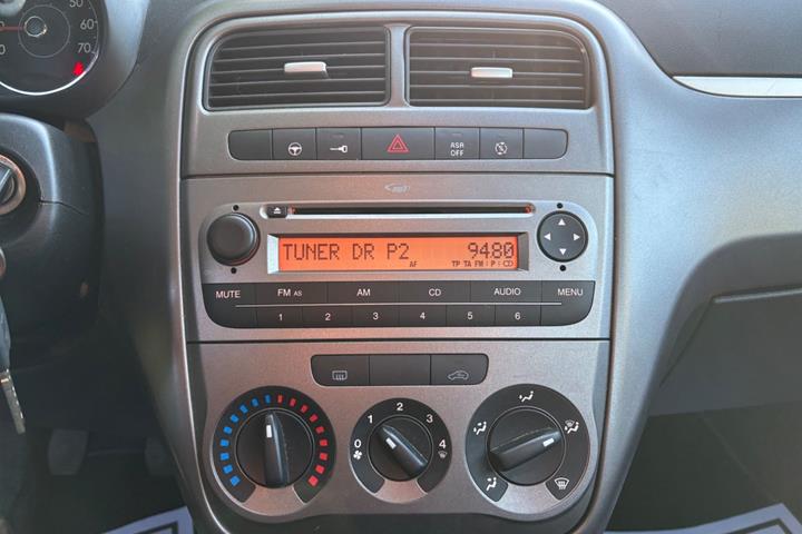 Grøn Fiat Punto fra 2012