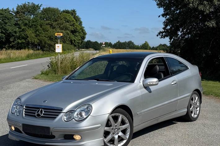 undefined Mercedes C200 fra 2001 set udefra