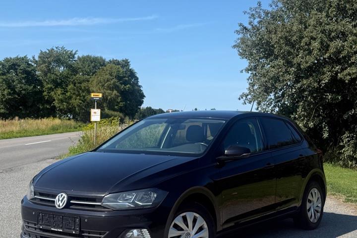 Sort VW Polo fra 2018 set udefra