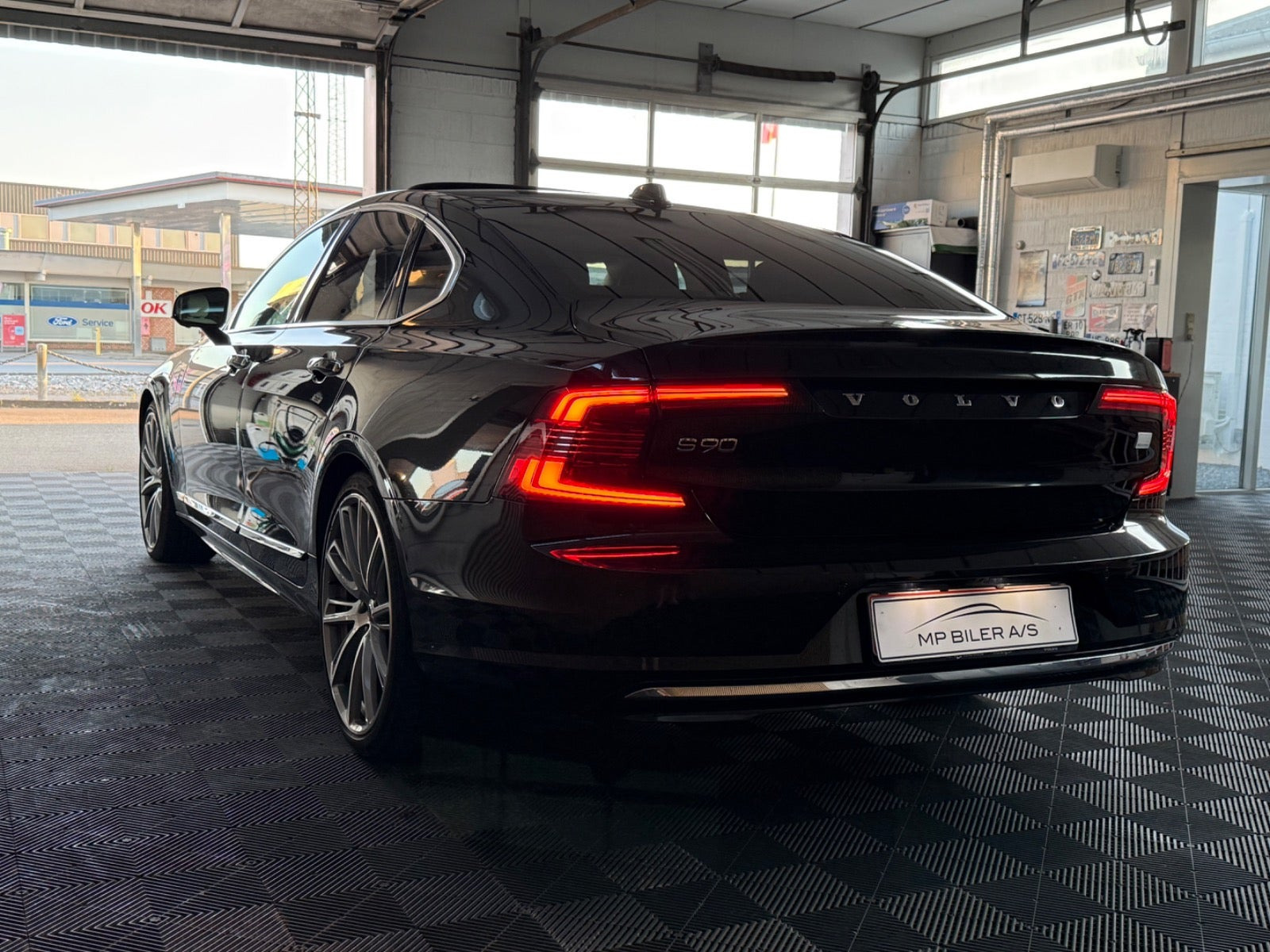 Sort Volvo S90 fra 2021