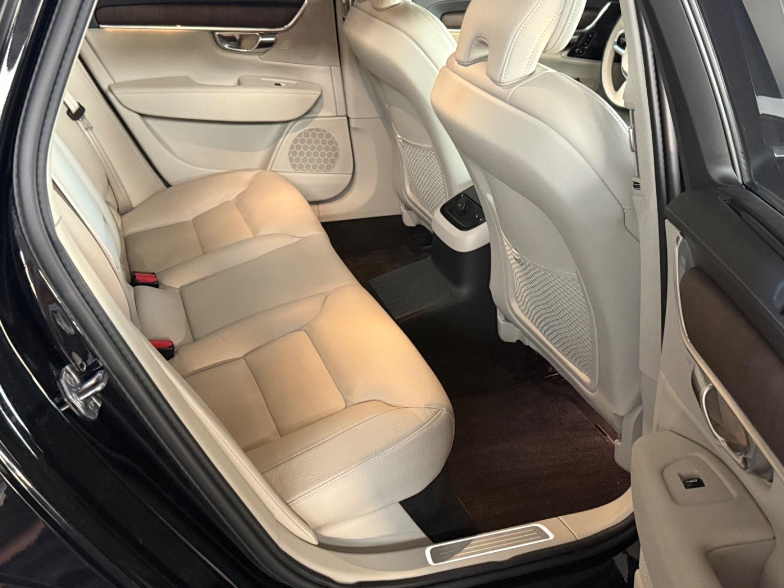 Sort Volvo S90 fra 2021