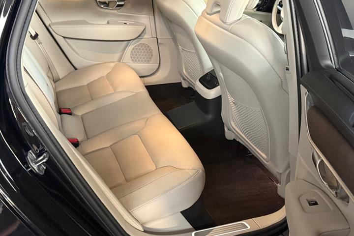 Sort Volvo S90 fra 2021