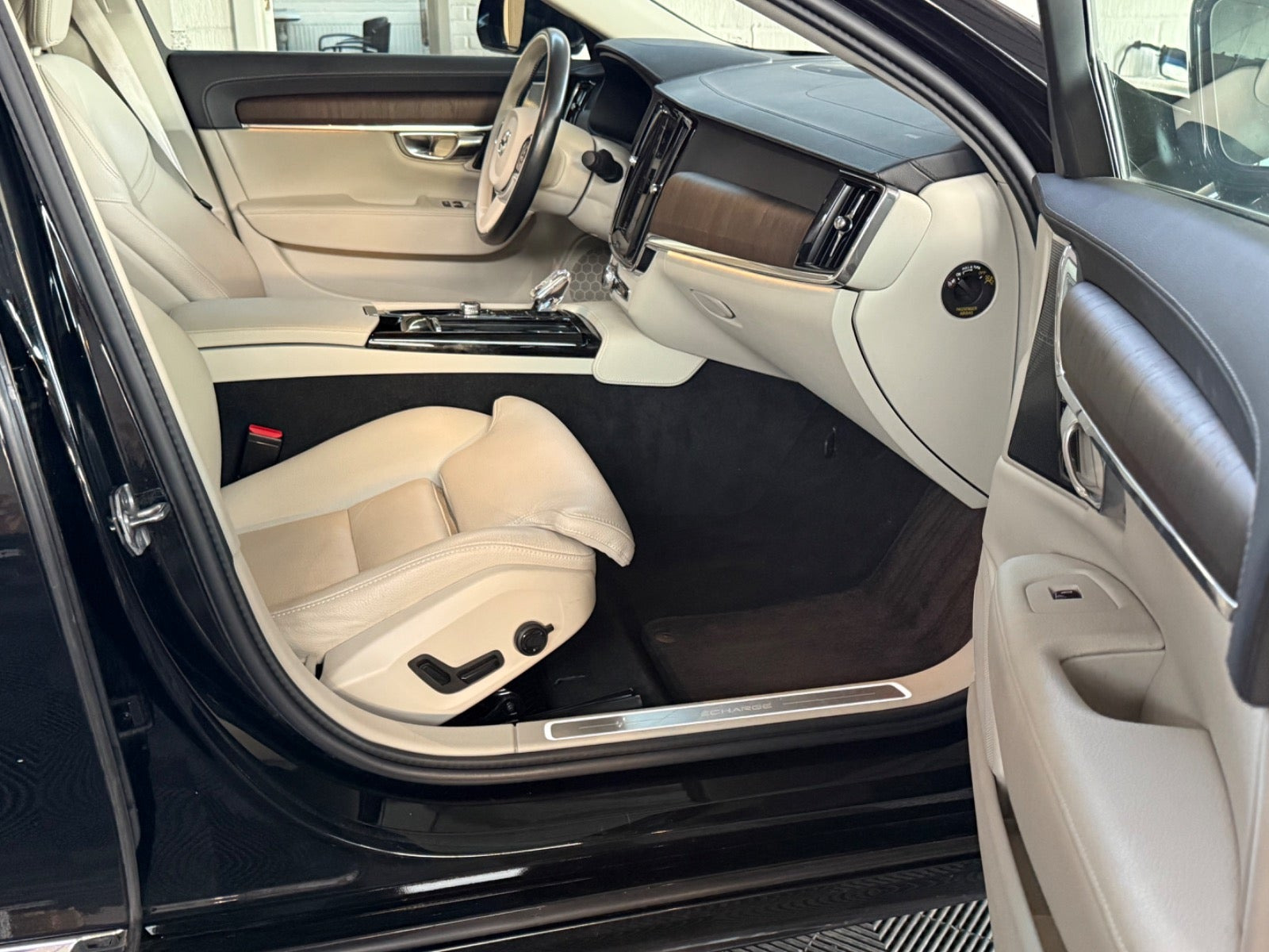 Sort Volvo S90 fra 2021