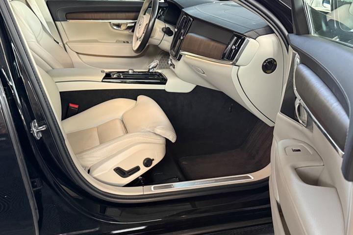 Sort Volvo S90 fra 2021
