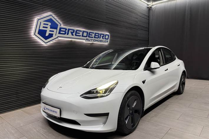 Hvid Tesla Model 3 fra 2022