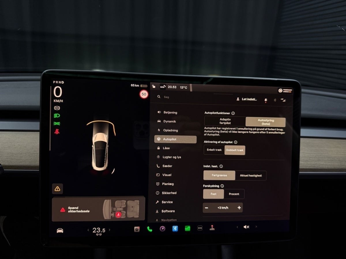 Hvid Tesla Model 3 fra 2022