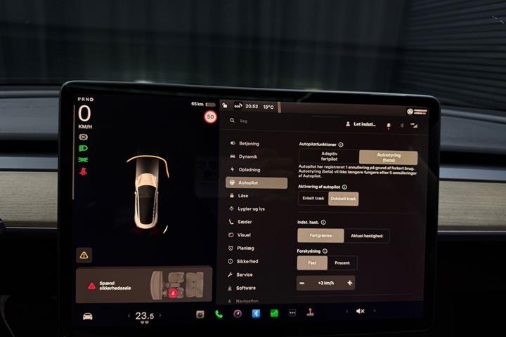 Hvid Tesla Model 3 fra 2022