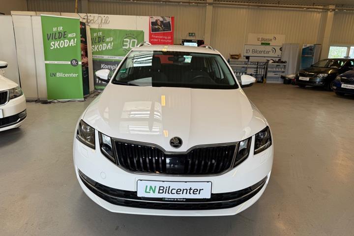 Hvid Skoda Octavia fra 2018