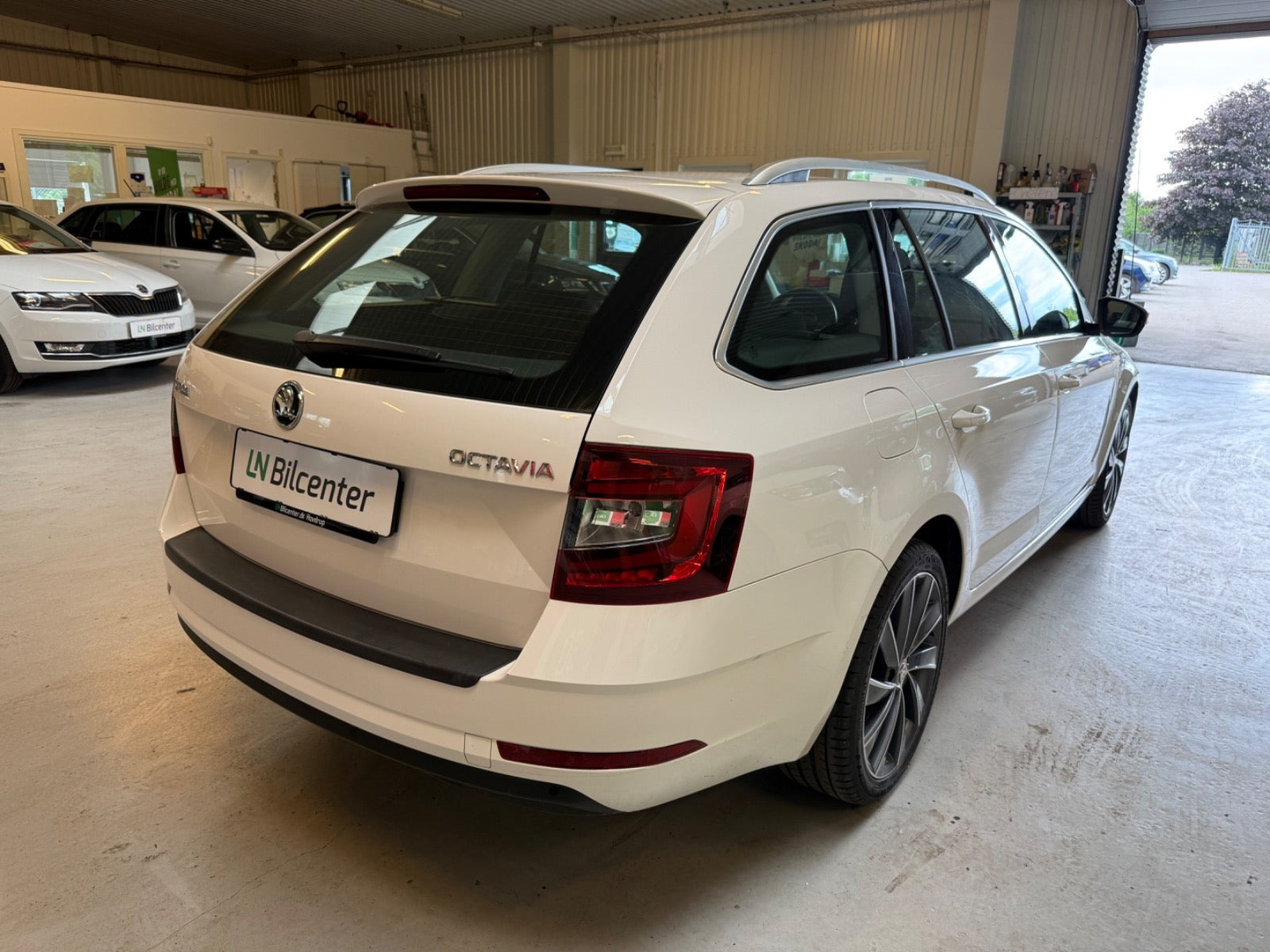 Hvid Skoda Octavia fra 2018
