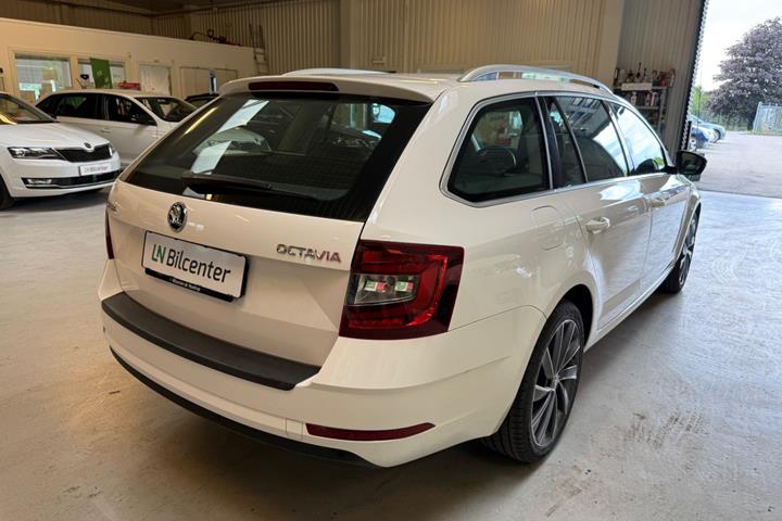 Hvid Skoda Octavia fra 2018