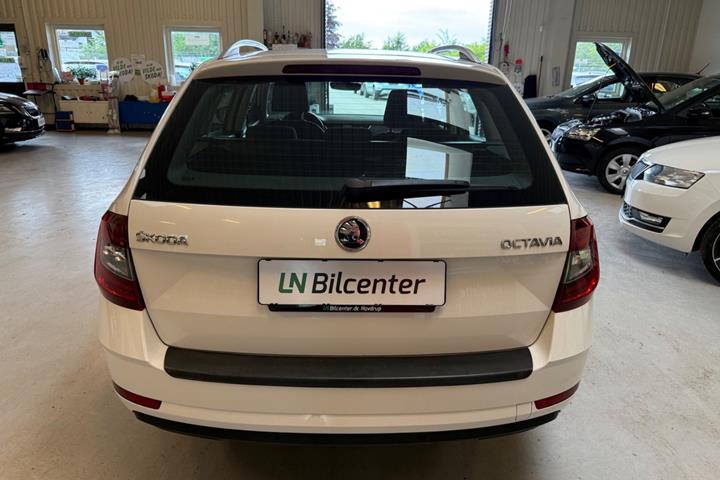 Hvid Skoda Octavia fra 2018