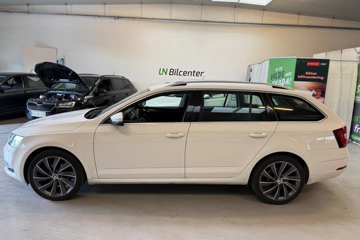 Hvid Skoda Octavia fra 2018