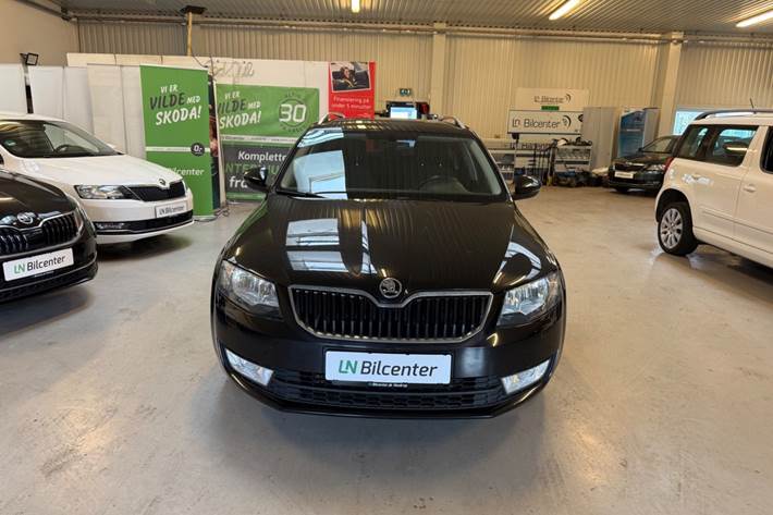 Sort Skoda Octavia fra 2017