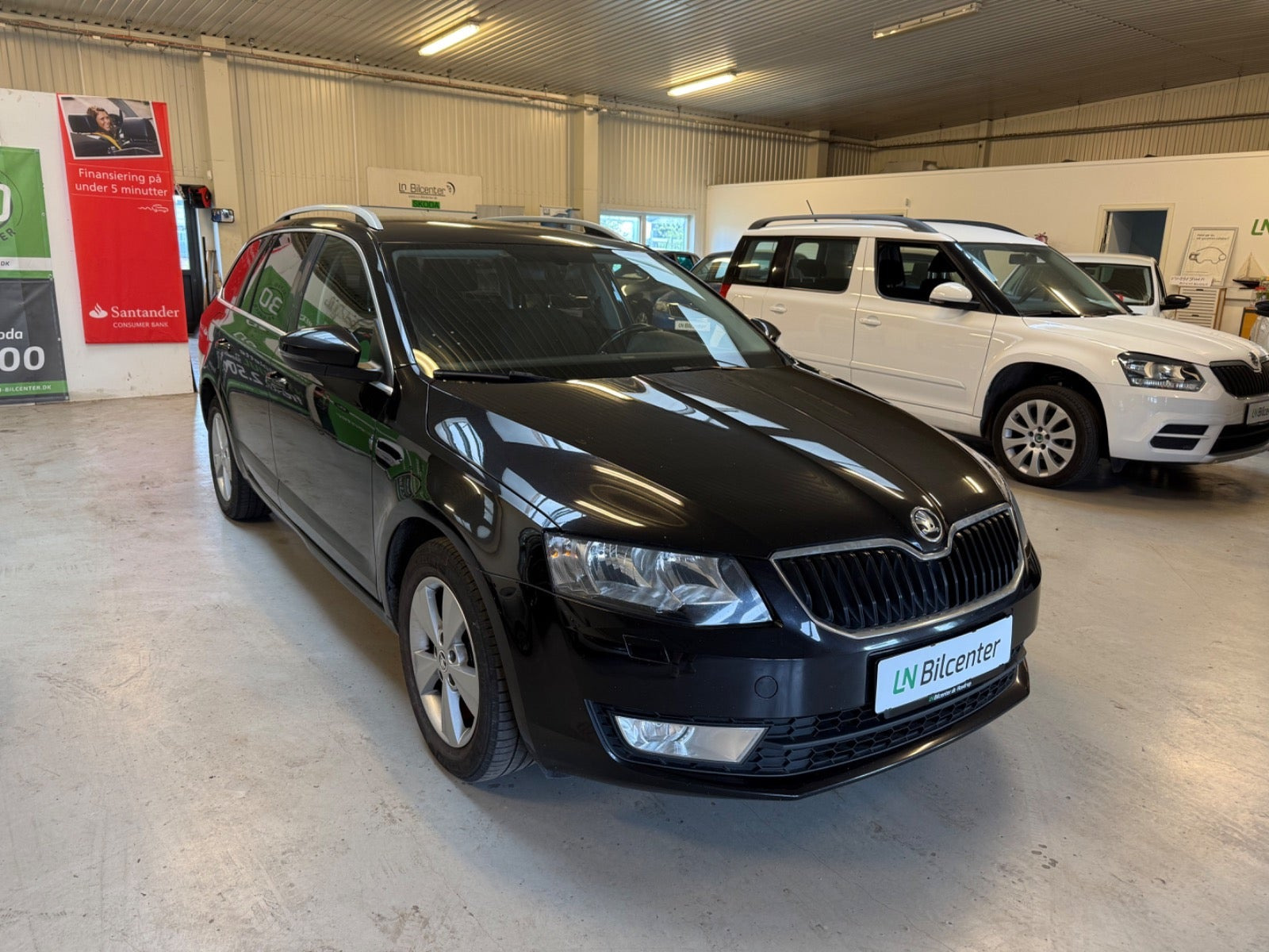 Sort Skoda Octavia fra 2017