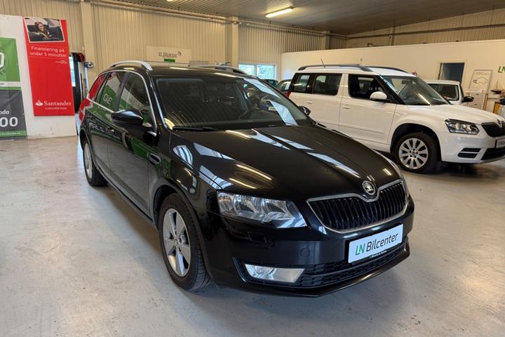 Sort Skoda Octavia fra 2017