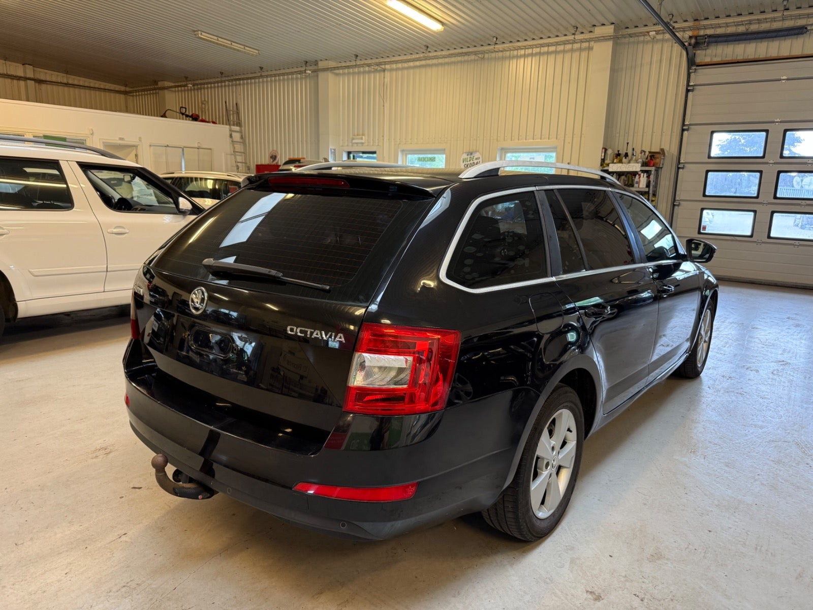 Sort Skoda Octavia fra 2017