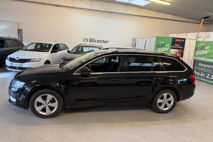 Sort Skoda Octavia fra 2017
