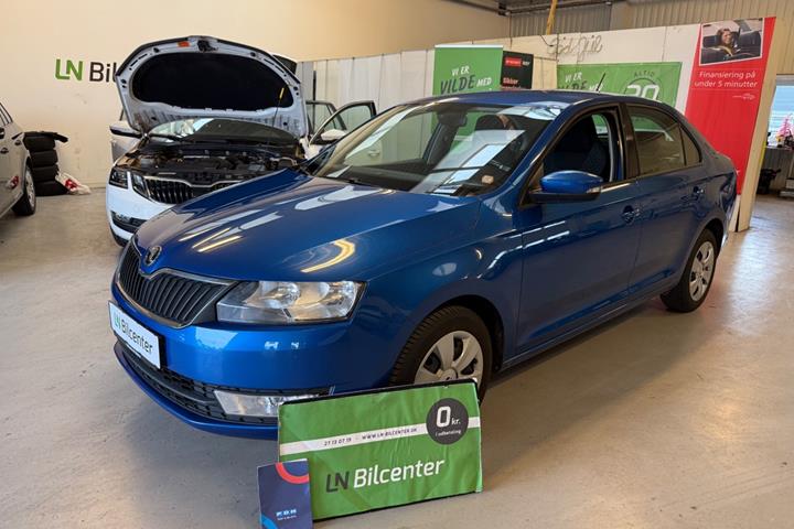 Blå Skoda Rapid fra 2017