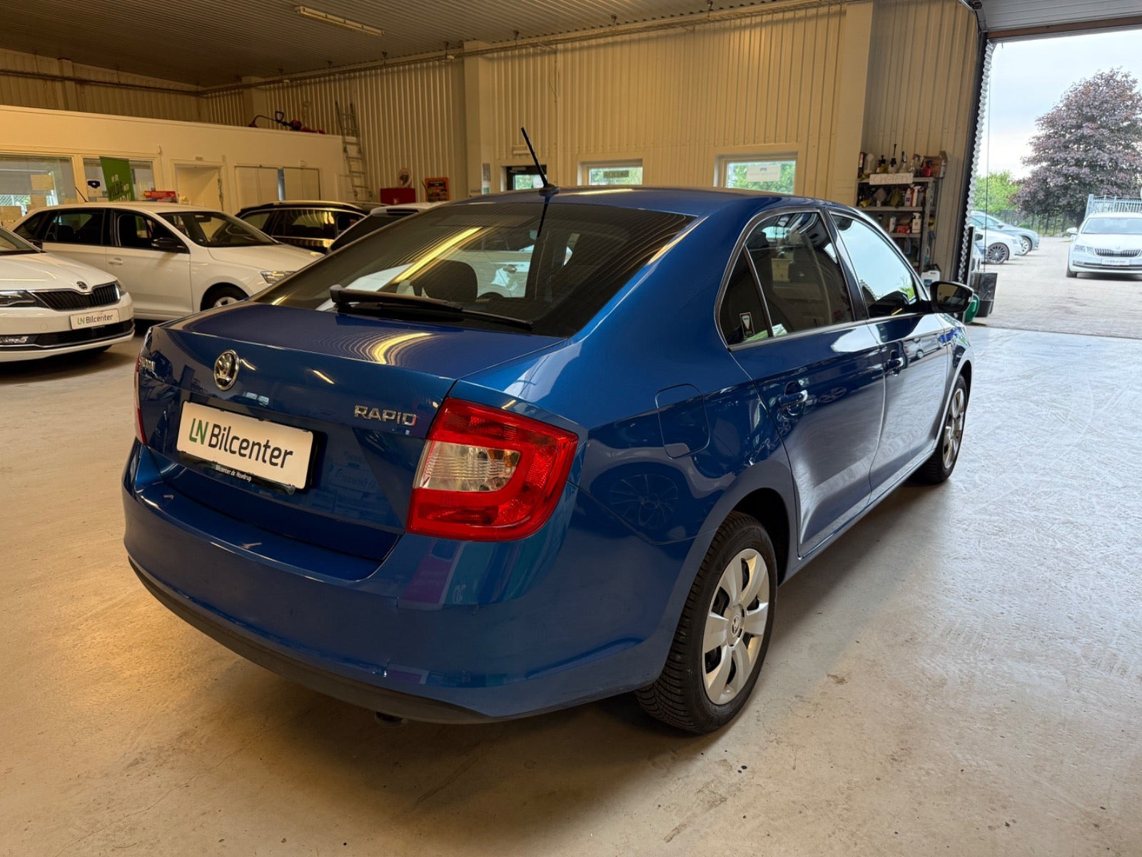 Blå Skoda Rapid fra 2017
