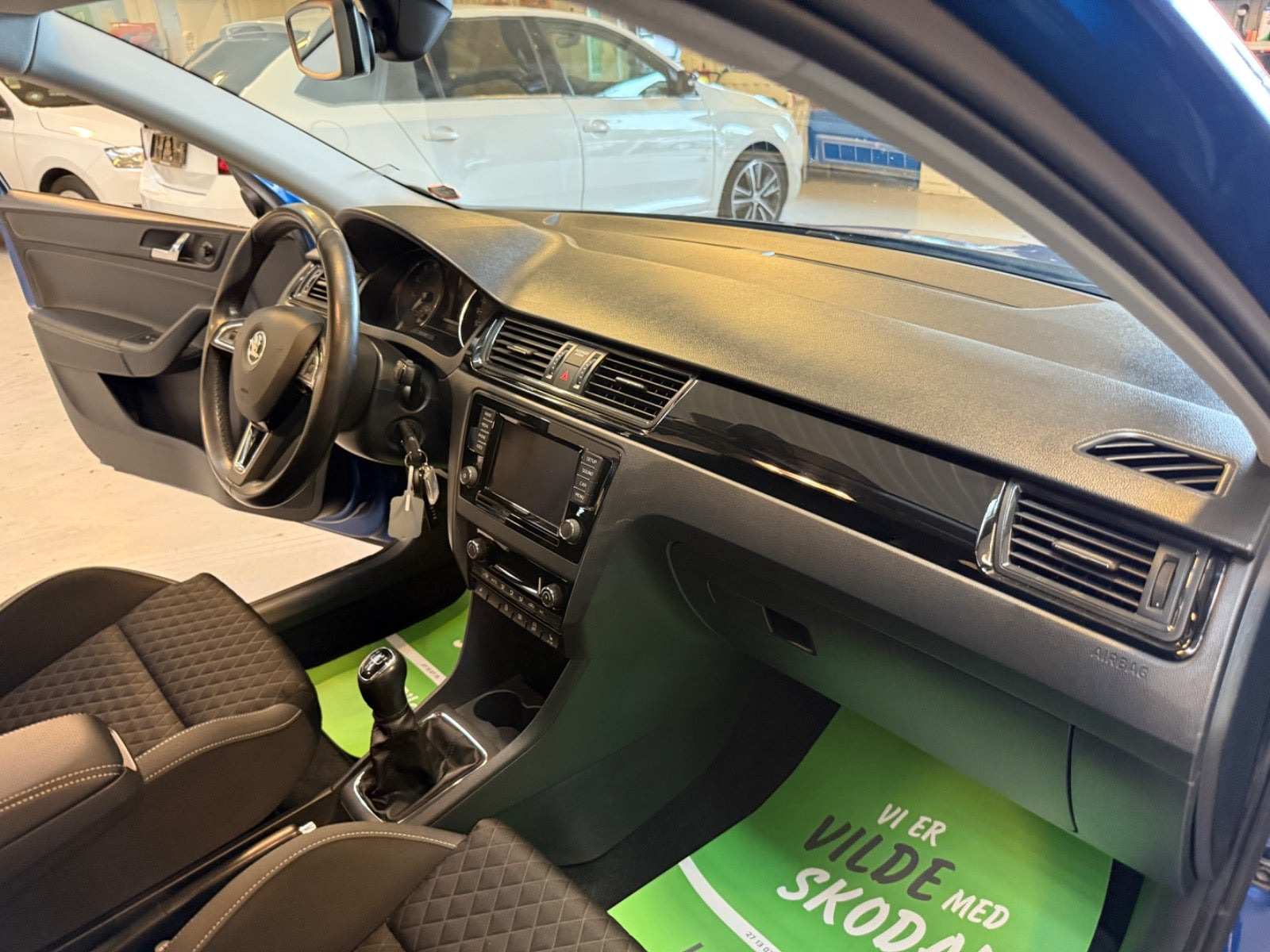 Blå Skoda Rapid fra 2017