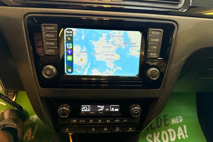 Blå Skoda Rapid fra 2017