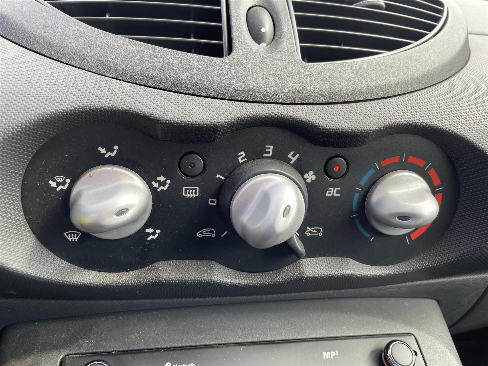 Rød Renault Twingo fra 2014