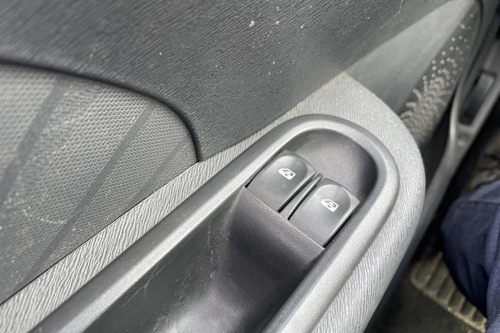 Rød Renault Twingo fra 2014